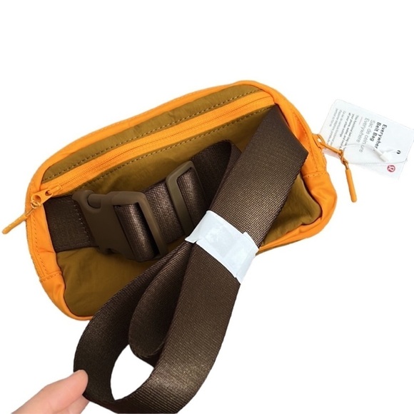 LULULEMON Everywhere Belt Bag Gold Spice / Clementine—NWT - Picture 3 of 6